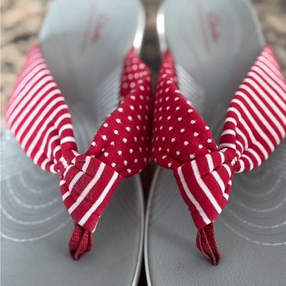 Clarks Cloudsteppers Red & White Striped Wedge Flip Flops | Size 8 - Picture 6 of 8